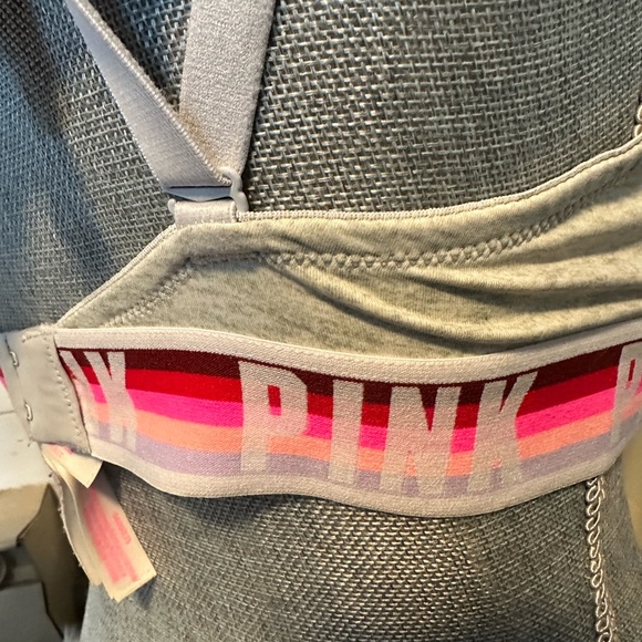 ⭐️ 3 for $20.00 SALE VS Pink bra - Picture 4 of 11